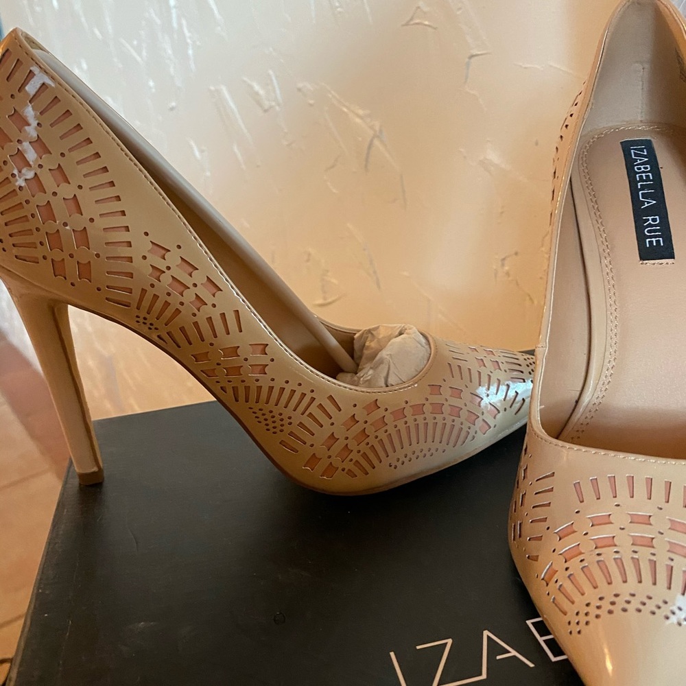 Nude heels 7.5